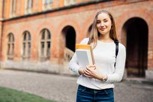 Female college student representing colleges where early decision makes the biggest difference