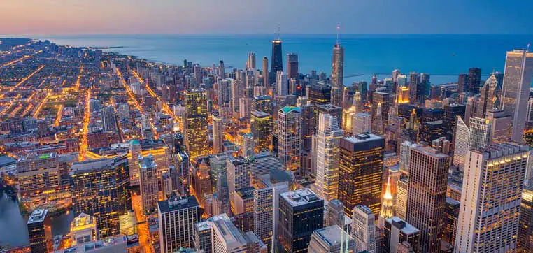 Chicago skyline representing colleges in Chicago